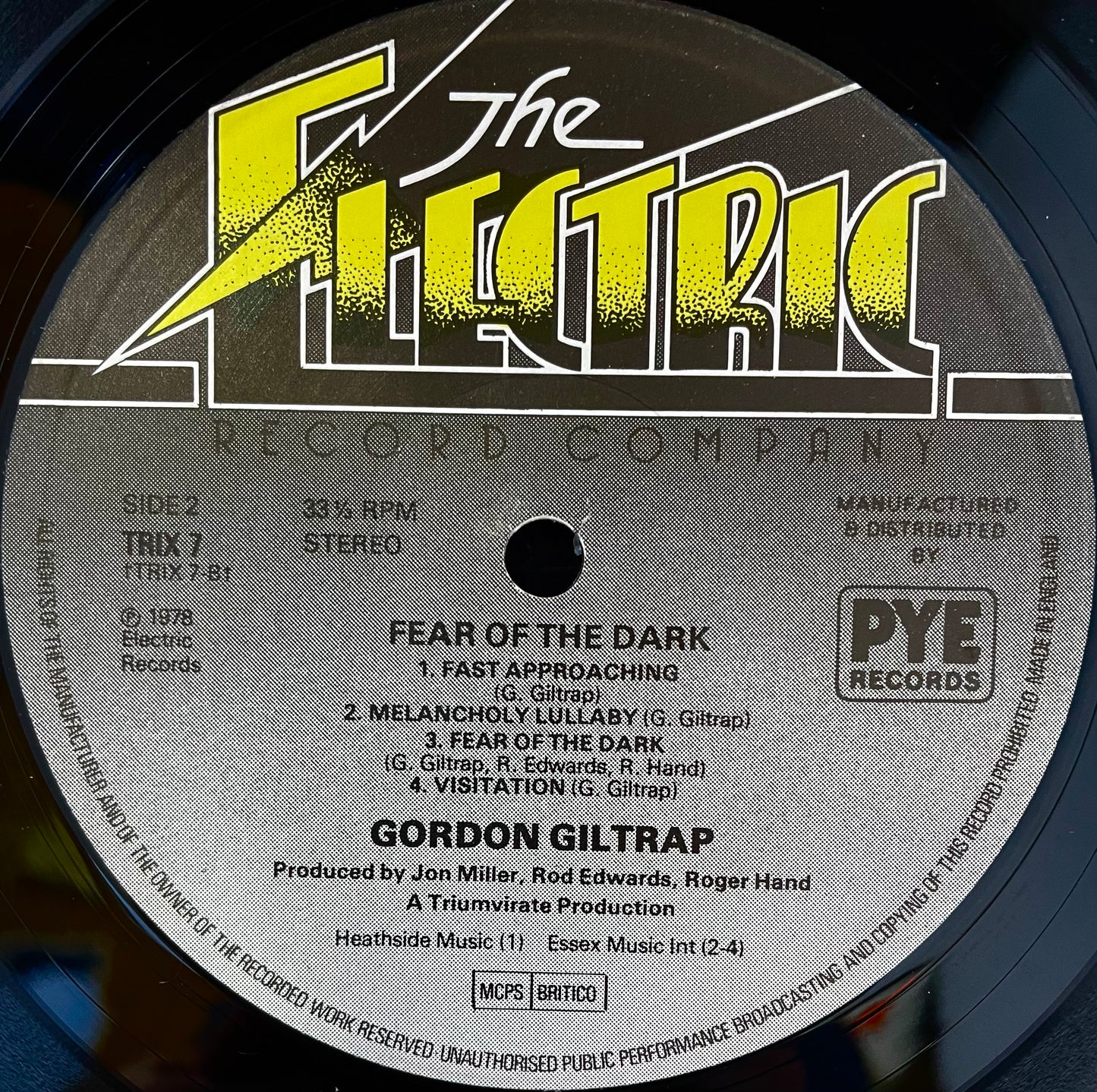 Gordon Giltrap – Fear Of The Dark - USED Vinyl LP