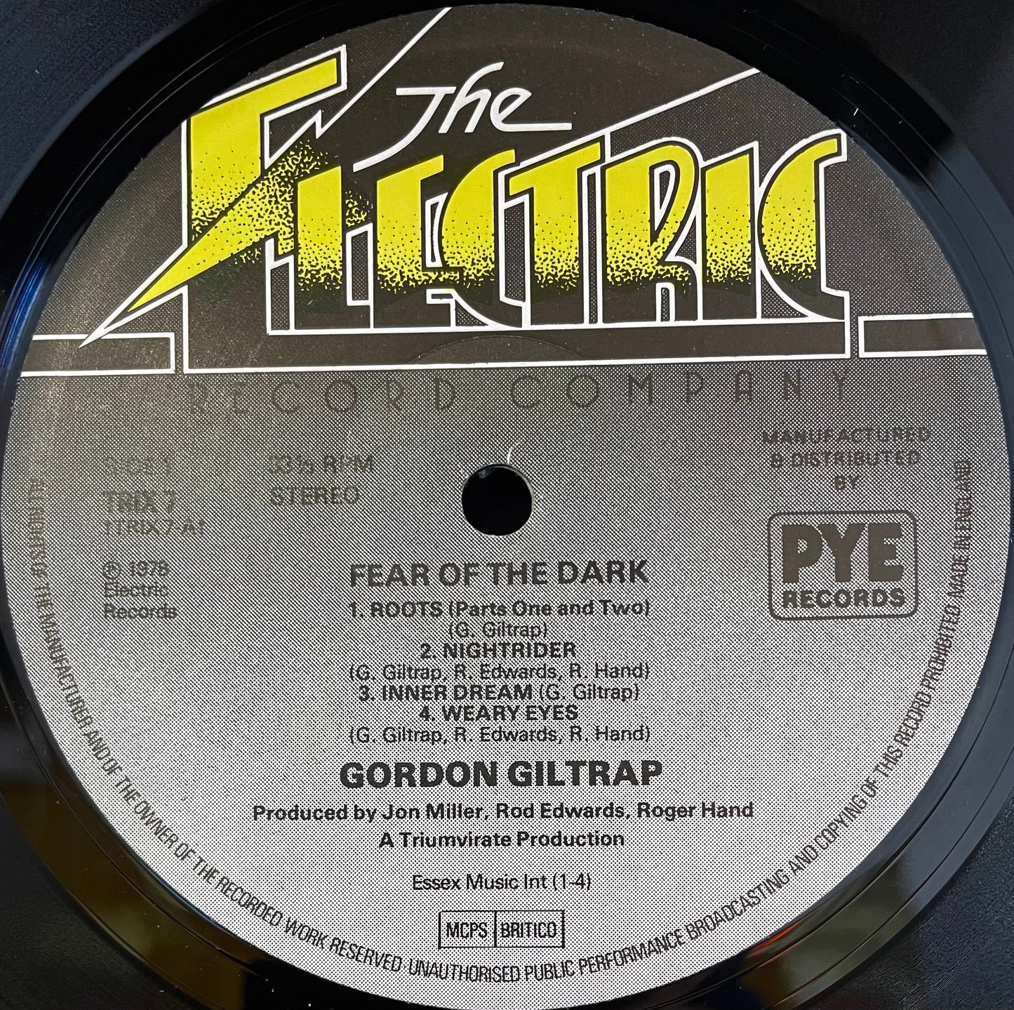 Gordon Giltrap – Fear Of The Dark - USED Vinyl LP