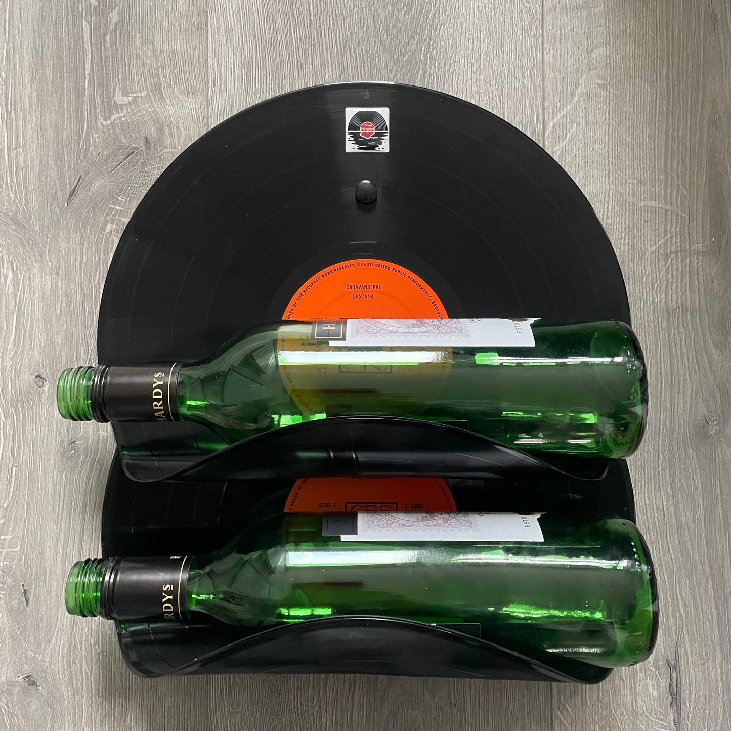 Das „CBS“-Schallplatten-Weinregal